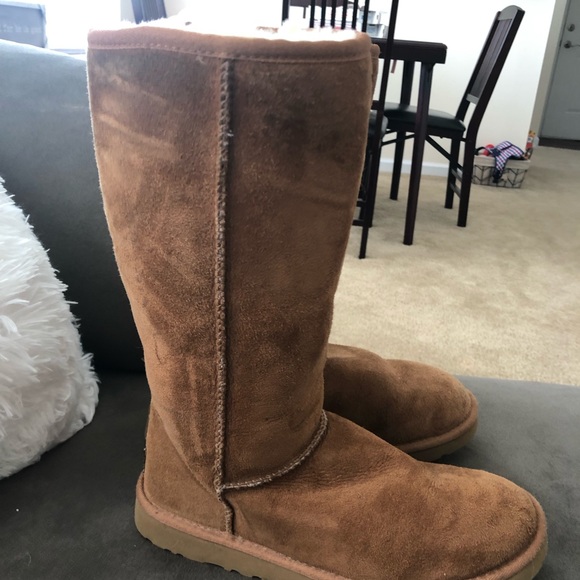 Uggs - Picture 2 of 4